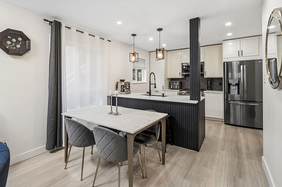 7 848 W 16th Street North Vancouver, BC - 9