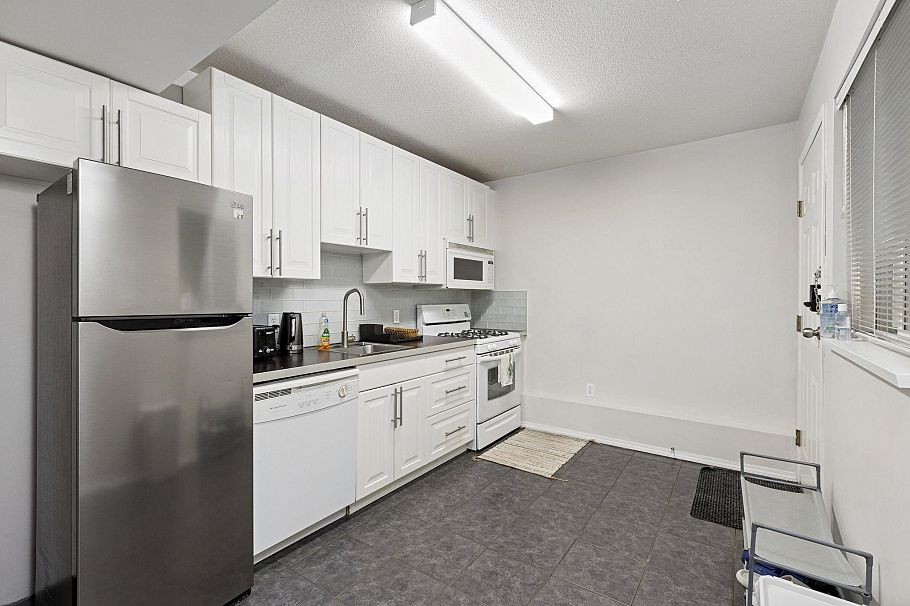 3638 Maginnis Avenue North Vancouver, BC - 35