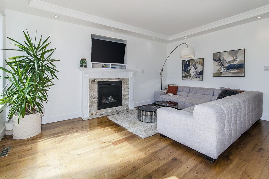 1075 Adderley Street North Vancouver, BC - 8