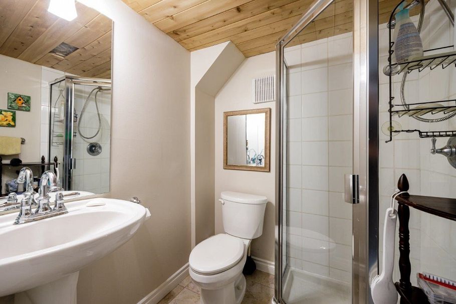 1061 Gladwin Drive North Vancouver, BC - 28