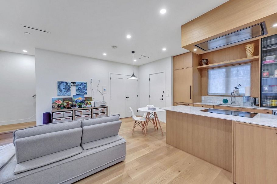 1232 W 26th Avenue Vancouver, BC - 9