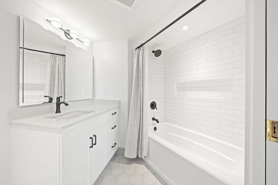 303 1633 West 8th Avenue Vancouver, BC - 16