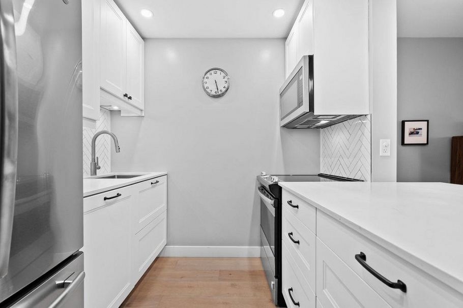 305 3275 Mountain Highway North Vancouver, BC - 15