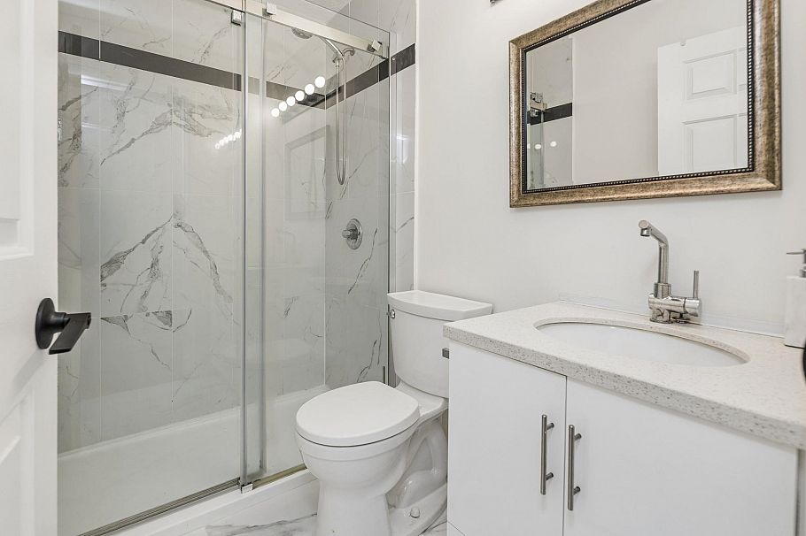 7 848 W 16th Street North Vancouver, BC - 25