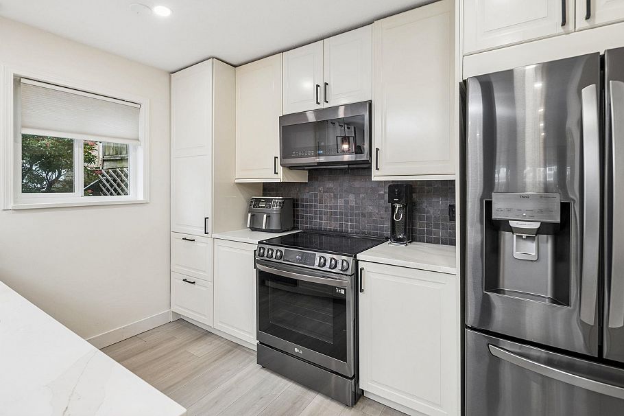 7 848 W 16th Street North Vancouver, BC - 13