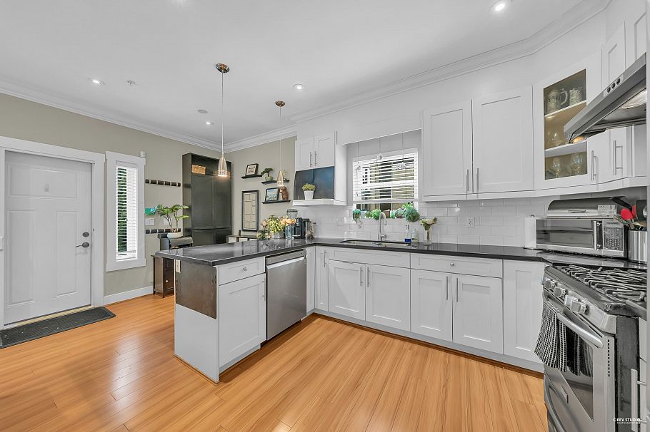 723 E 12th Avenue Vancouver, BC - 13