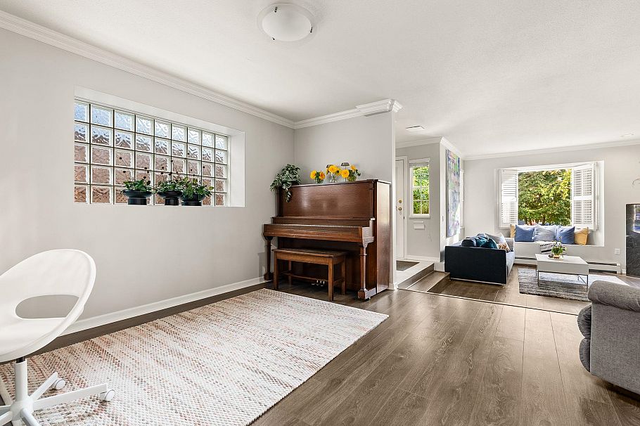 346 W 14th Street North Vancouver, BC - 9