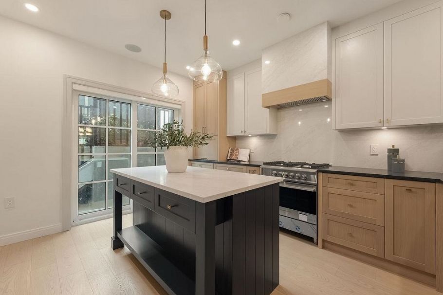 2540 Grant Street Vancouver, BC - 11