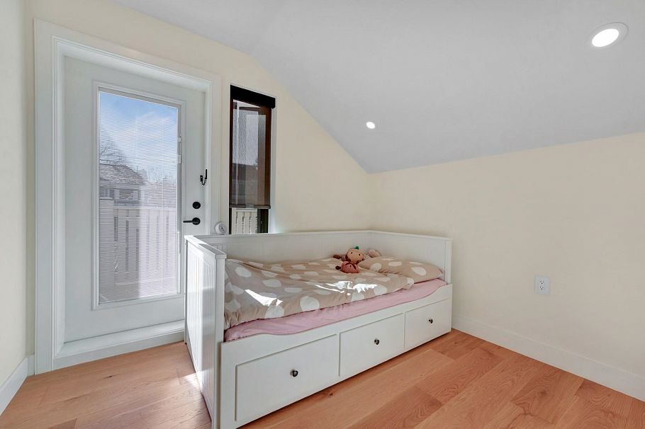 1232 W 26th Avenue Vancouver, BC - 28