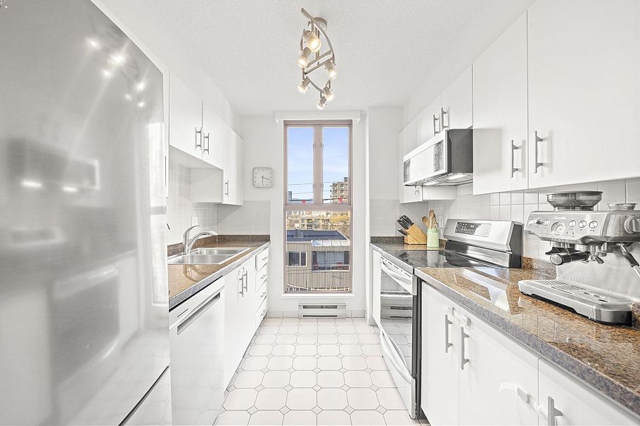 303 1633 West 8th Avenue Vancouver, BC - 9