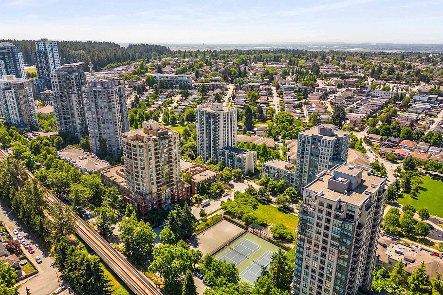 303 3588 Crowley Drive Vancouver, BC - 30