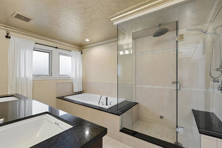 418 E 13th Street North Vancouver, BC - 19