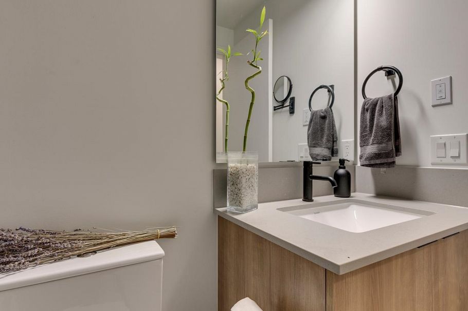 8 533 E 3rd Street North Vancouver, BC - 18