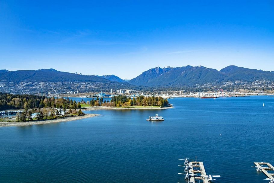 2001 277 Thurlow Street Vancouver, BC - 1