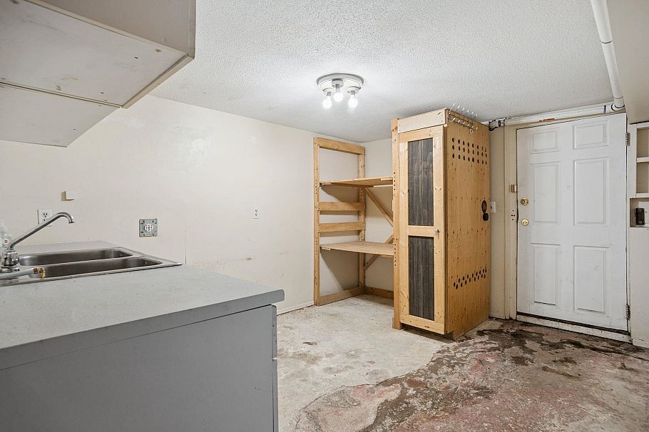 2654 Triumph Street Vancouver, BC - 19