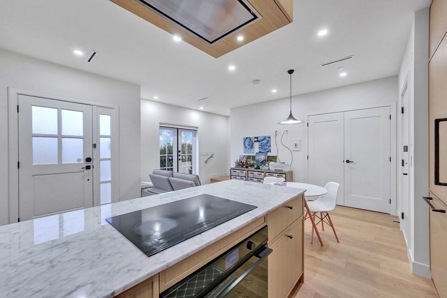 1232 W 26th Avenue Vancouver, BC - 6