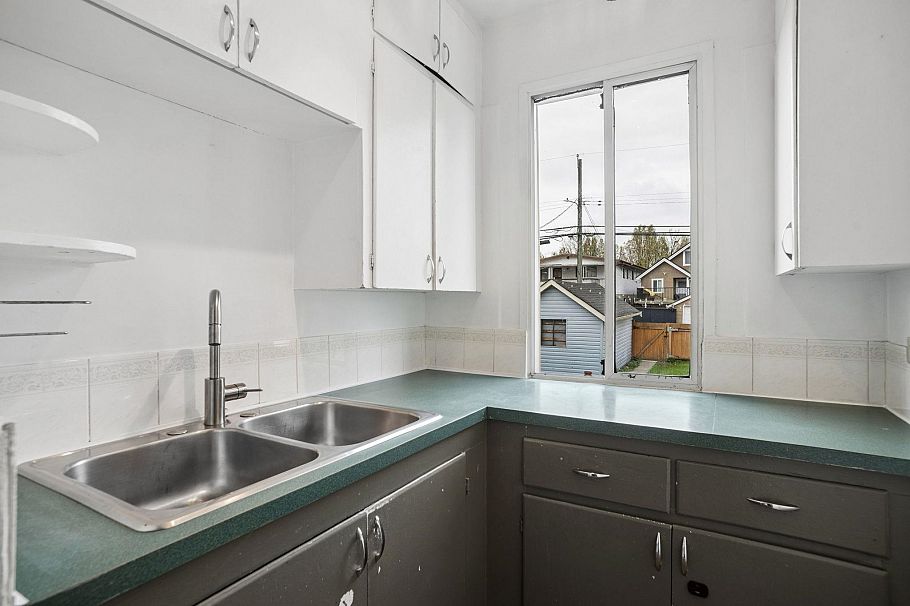 2654 Triumph Street Vancouver, BC - 10