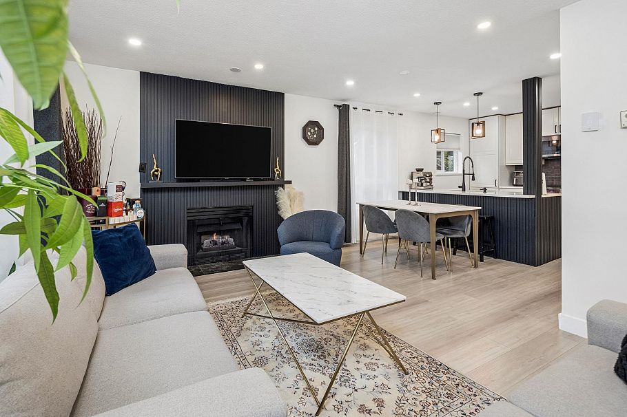 7 848 W 16th Street North Vancouver, BC - 7