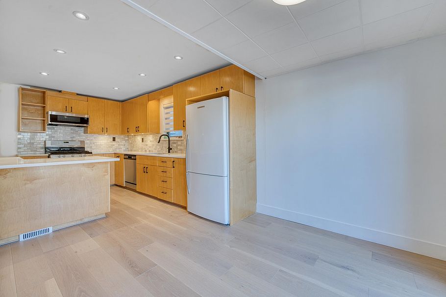 4377 W 12th Avenue Vancouver, BC - 8