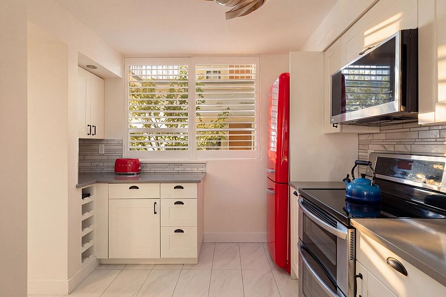 302 1406 Harwood Street Vancouver, BC - 11