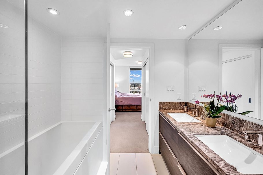 2107 1550 Fern Street North Vancouver, BC - 23