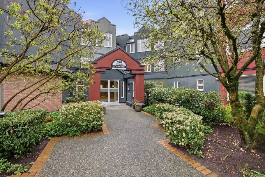 415 121 W 29th Street North Vancouver, BC - 1