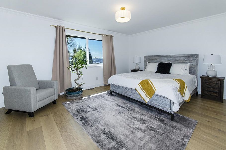 1075 Adderley Street North Vancouver, BC - 14