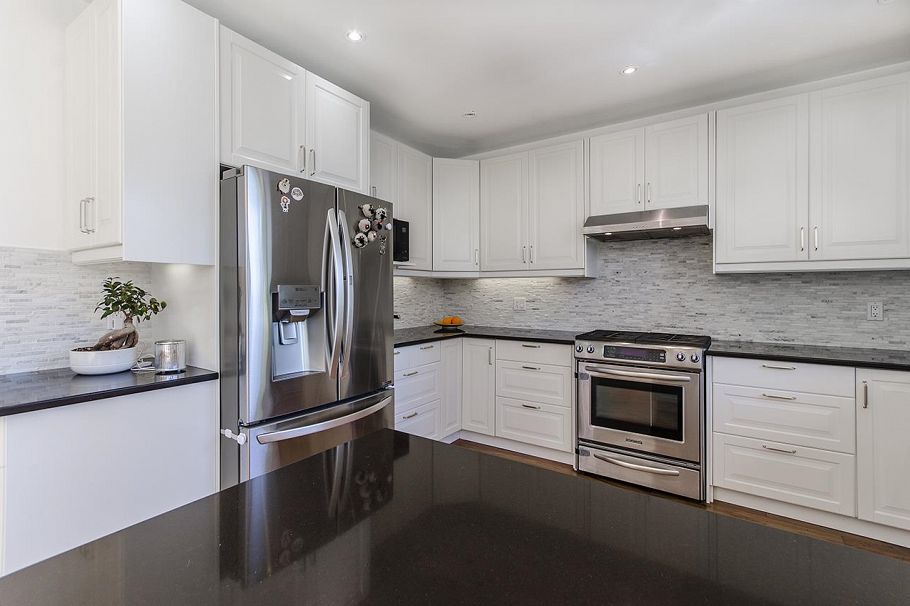 1075 Adderley Street North Vancouver, BC - 12