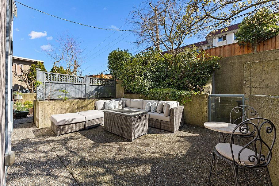 202 2148 W 2nd Avenue Vancouver, BC - 1