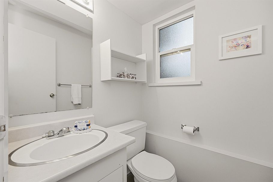 2829 Sechelt Drive North Vancouver, BC - 28