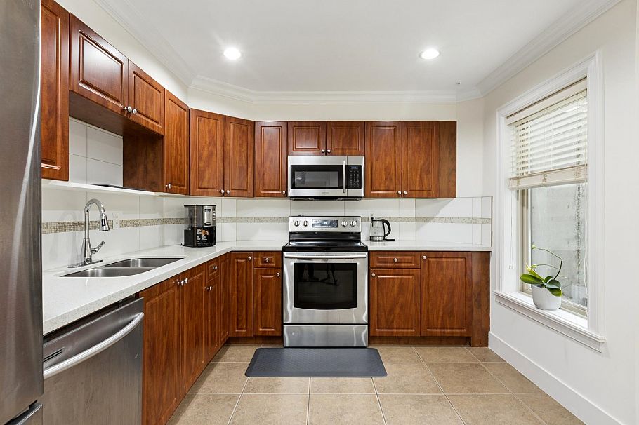 418 E 13th Street North Vancouver, BC - 31