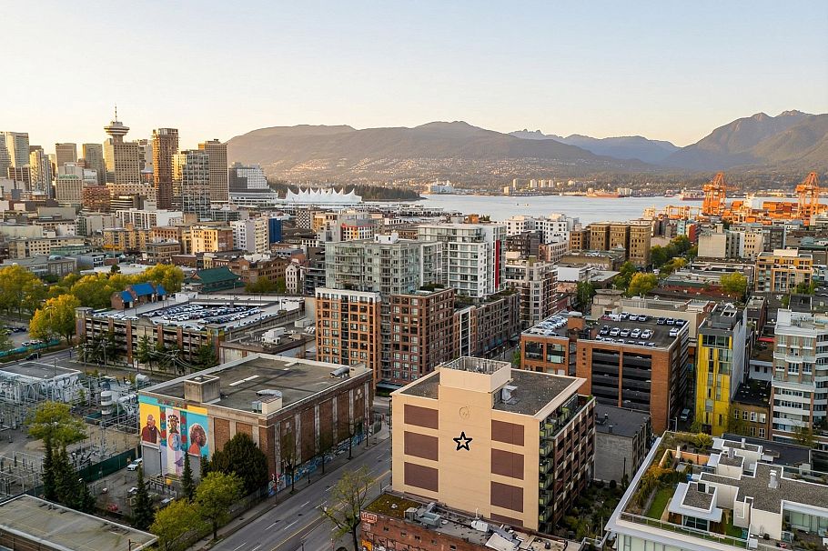 710 718 Main Street Vancouver, BC - 1