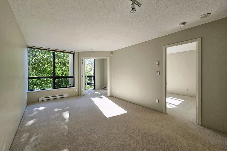 303 3588 Crowley Drive Vancouver, BC - 5