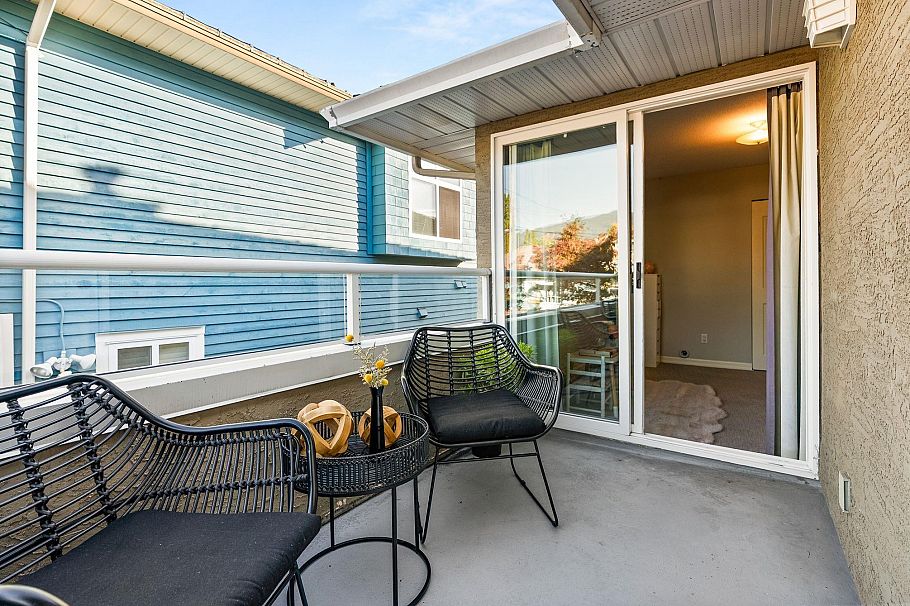 346 W 14th Street North Vancouver, BC - 24