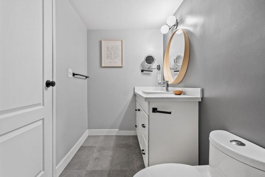 305 3275 Mountain Highway North Vancouver, BC - 21
