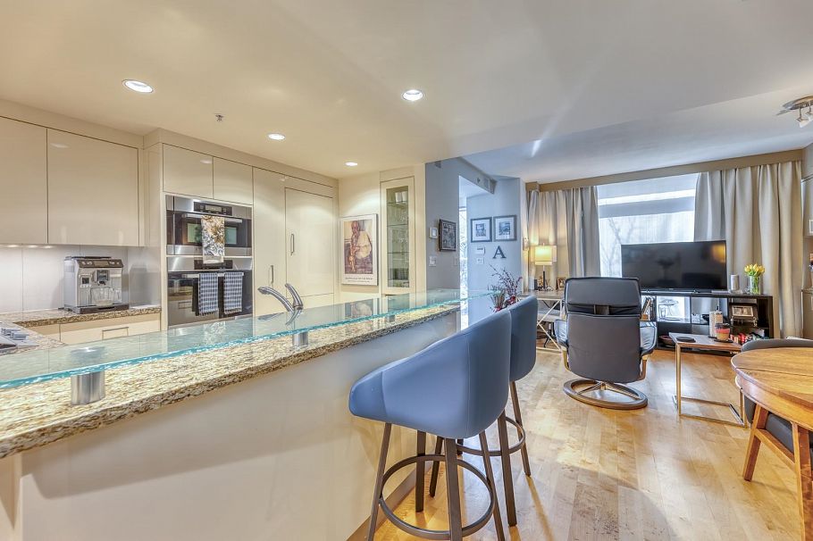 TH29 1295 W Cordova Street Vancouver, BC - 8