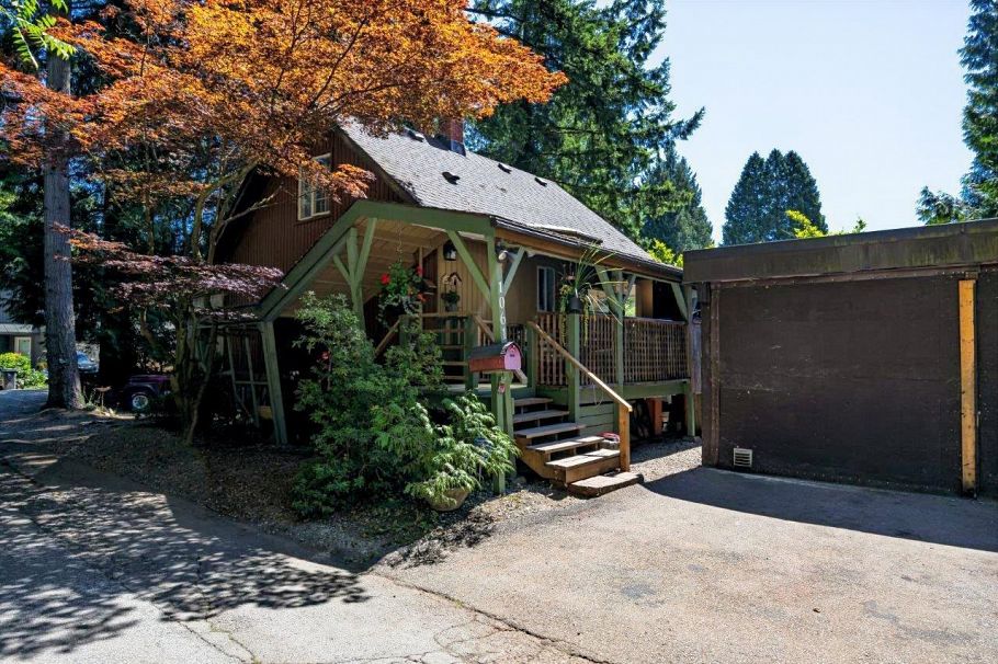 1061 Gladwin Drive North Vancouver, BC - 1