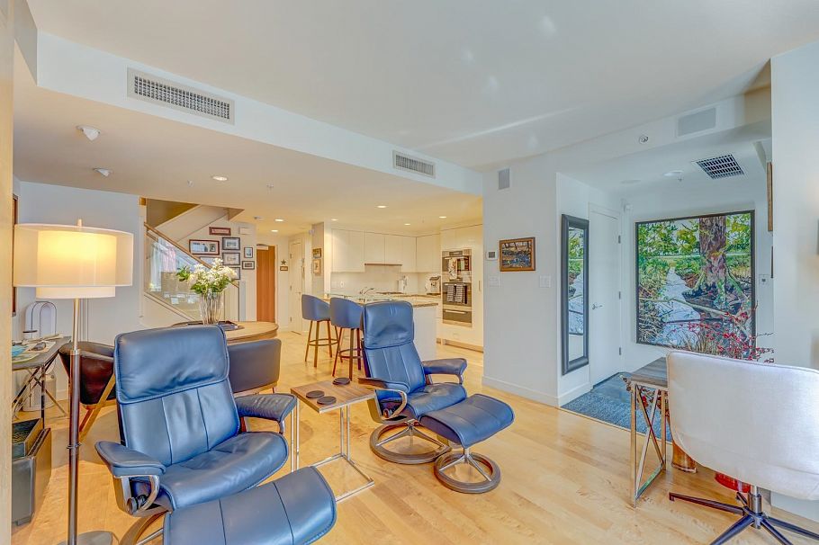 TH29 1295 W Cordova Street Vancouver, BC - 3