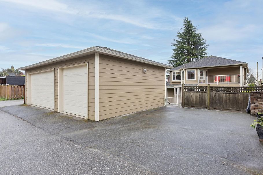 418 E 13th Street North Vancouver, BC - 37