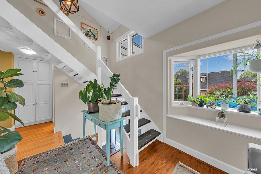 378 E 59th Avenue Vancouver, BC - 5