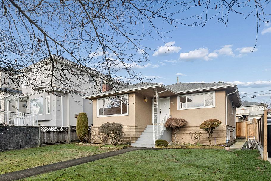 133 W 63rd Avenue Vancouver, BC - 2