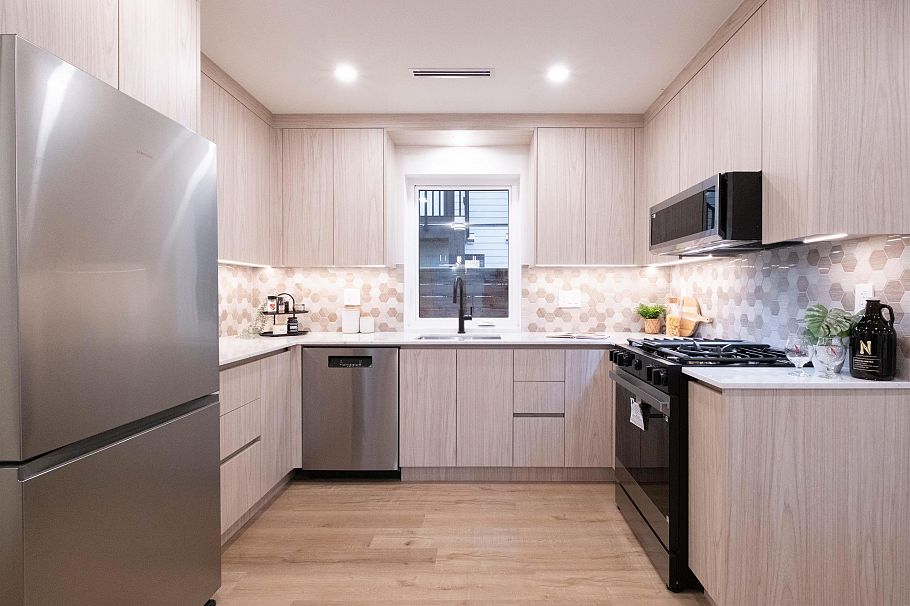 2665 E Pender Street Vancouver, BC - 9