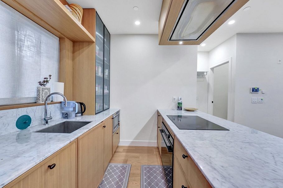 1232 W 26th Avenue Vancouver, BC - 5