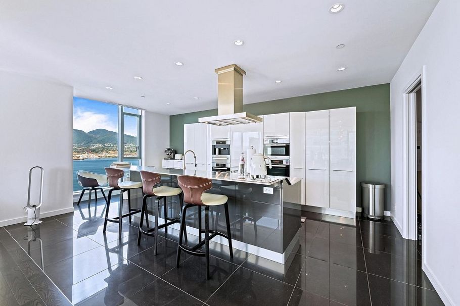 2001 277 Thurlow Street Vancouver, BC - 5