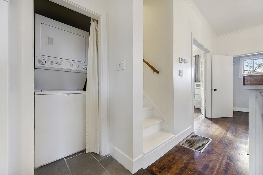 1923 E 1st Avenue Vancouver, BC - 20