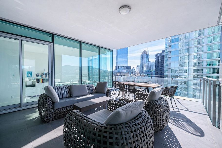 2001 277 Thurlow Street Vancouver, BC - 11