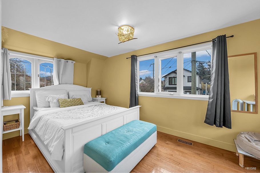 378 E 59th Avenue Vancouver, BC - 8