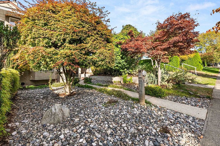 346 W 14th Street North Vancouver, BC - 4