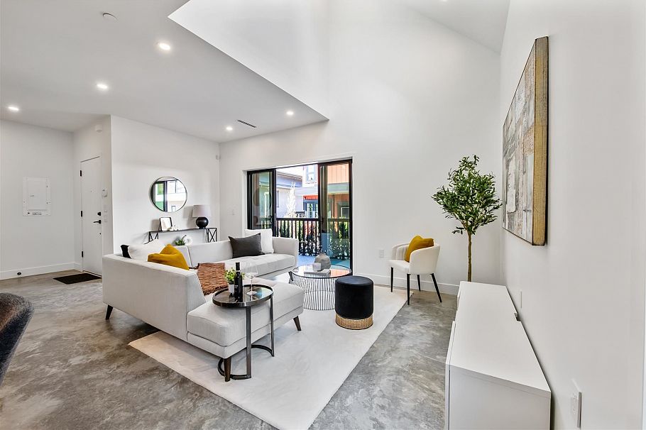 1168 E 26th Avenue Vancouver, BC - 4