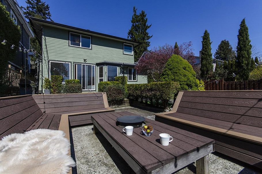 1075 Adderley Street North Vancouver, BC - 29